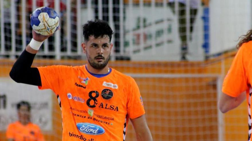 El pivote Oliver regresa a la plantilla del Balonmano Benidorm