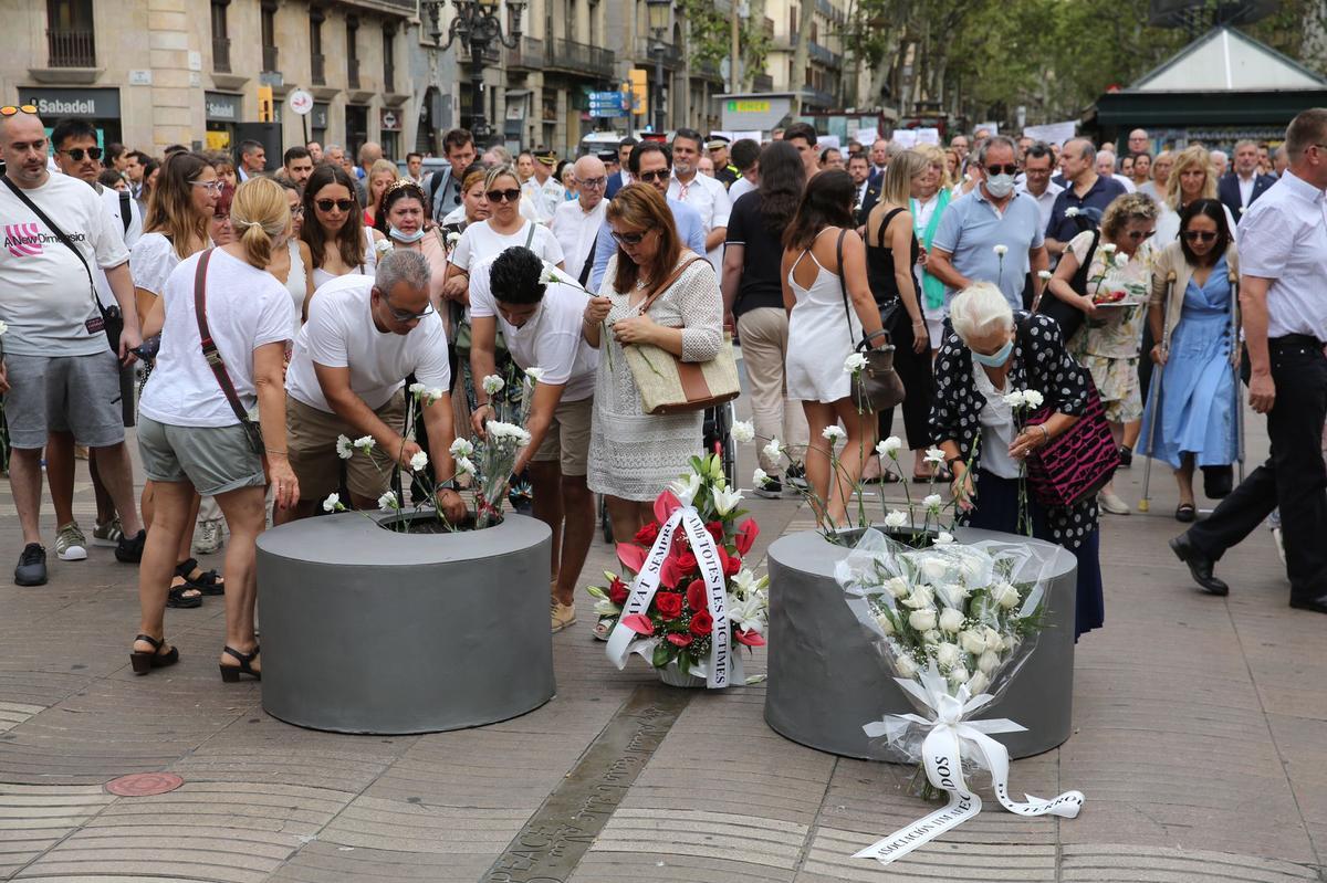 Barcelona no olvida cinco años después de la masacre terrorista que enmudeció La Rambla