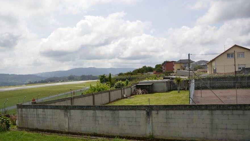 Viviendas afectadas por la actualización del plan director, junto al aeropuerto.