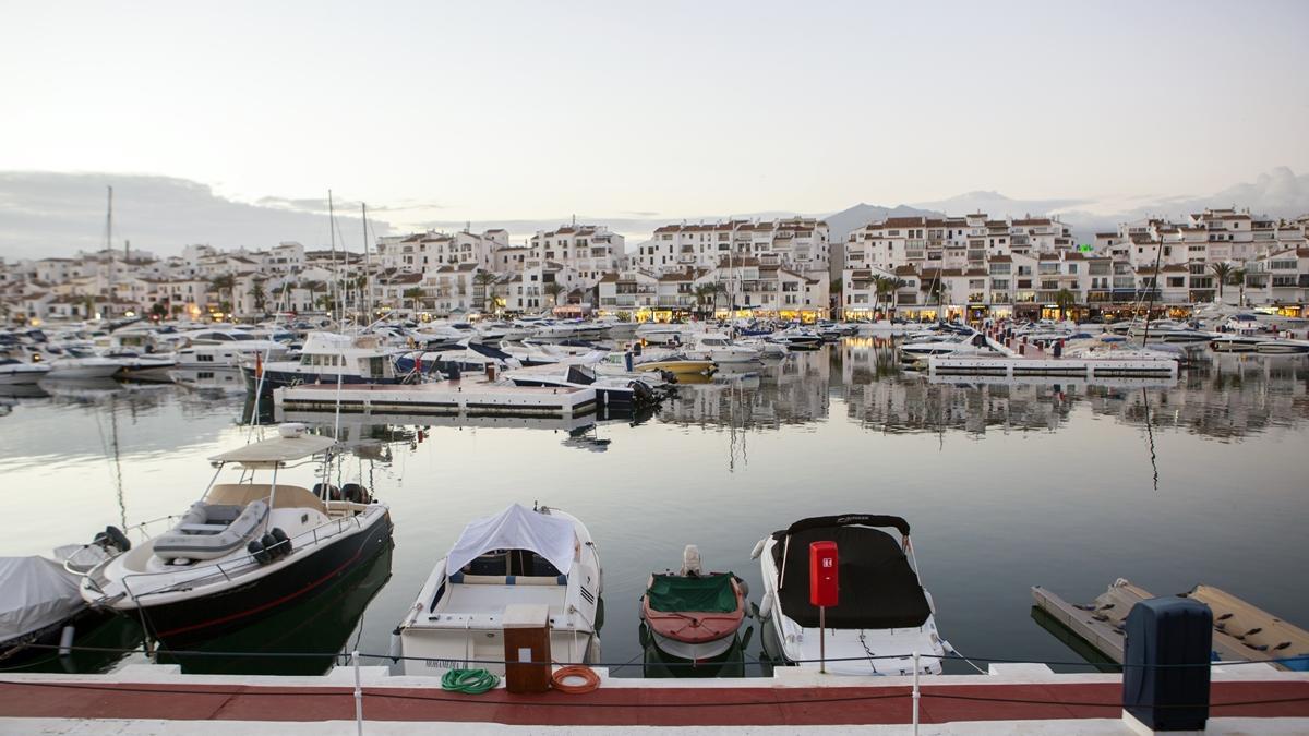 Puerto Banús, es un puerto deportivo de gran lujo, de los más importantes del mundo, en la provincia de Málaga