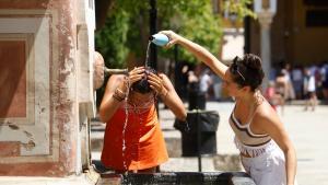 ¿Picante y bebidas calientes para refrescarse? Así es el menú para la cuarta ola de calor del verano