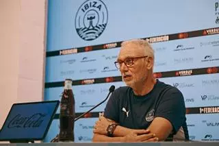 Miguel Álvarez, técnico de la UD Ibiza, en rueda de prensa: «Es el partido más importante de la temporada»