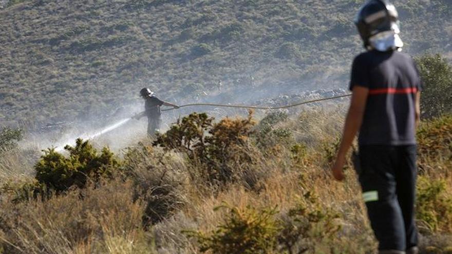 Labores de extinción de un incendio.