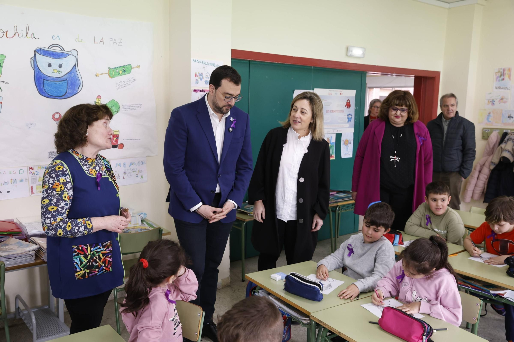 La visita de Adrián Barbón al colegio Lloréu, en Gijón