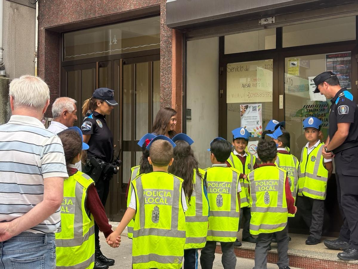 La alcaldesa de A Coruña, inés Rey, participa en la jornada intergeracional de seguridad viaria