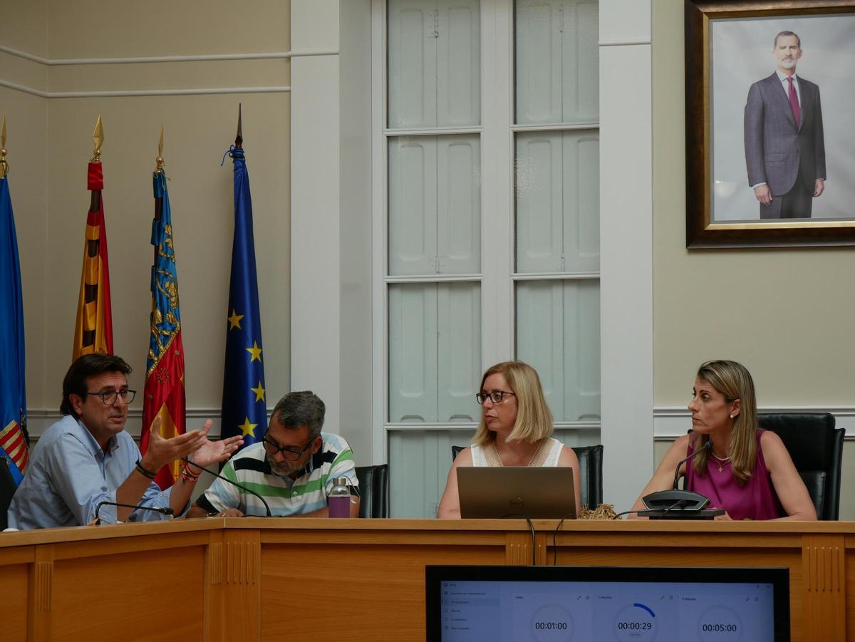 El concejal de Hacienda de Crevillent, Vicente Sánchez-Maciá Díez, interviene en el pleno
