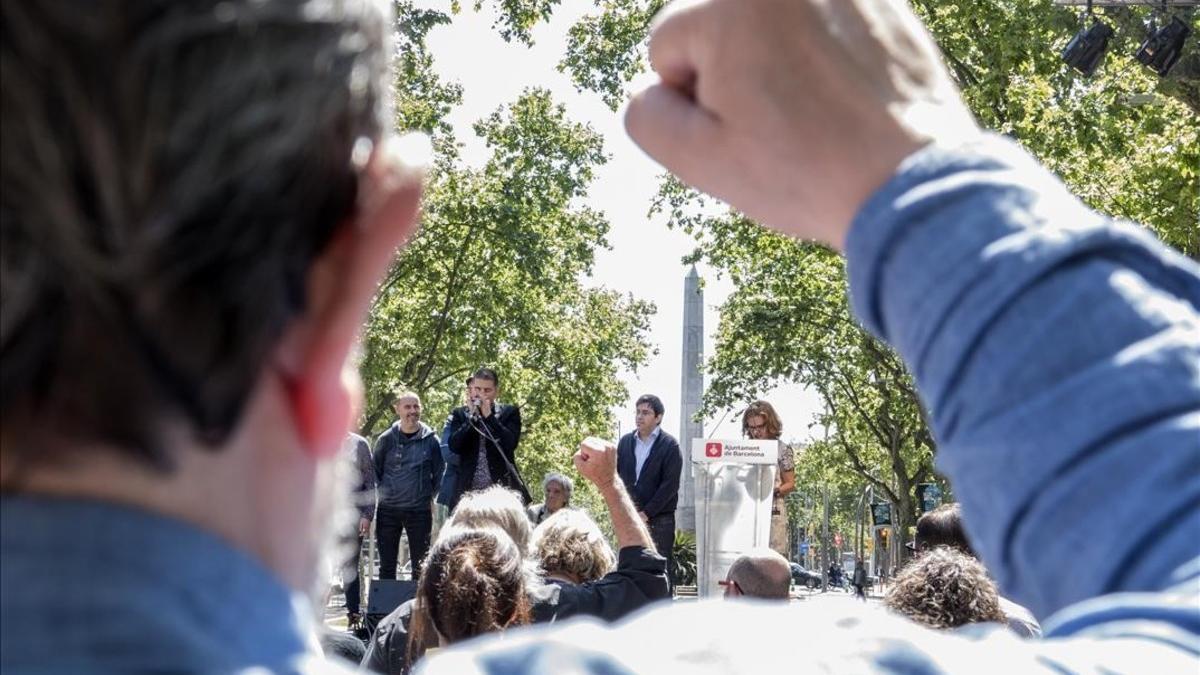 Gerardo Pisarello participa en los actos para celebrar la recuperacion del nombre de  placa del Cinc d Oros  en la antigua plaza Juan Carlos I