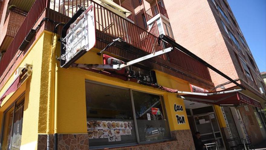 Detenido por prender fuego a un bar en el Arrabal tras amenazar al dueño