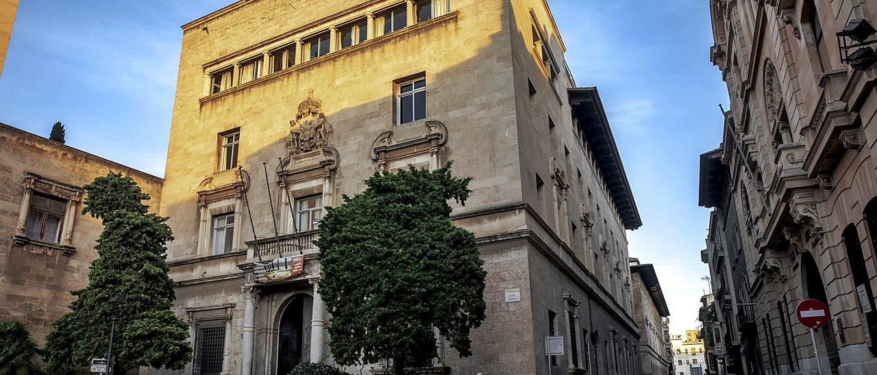 Los padres consiguieron que sus hijos entraran en el colegio Sant Francesc de Palma con certificados falsos. | B.RAMON