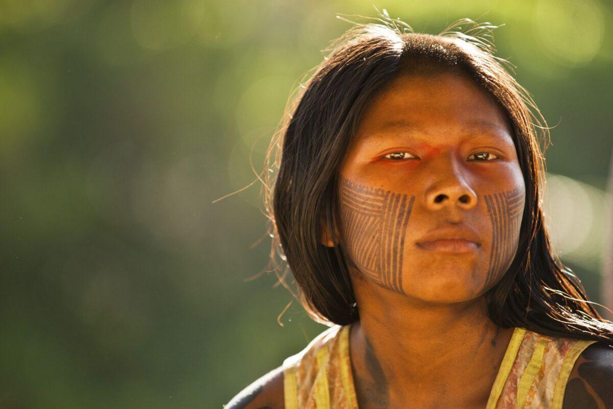 Una ley minera de Bolsonaro amenaza a 43 grupos indígenas del Amazonas