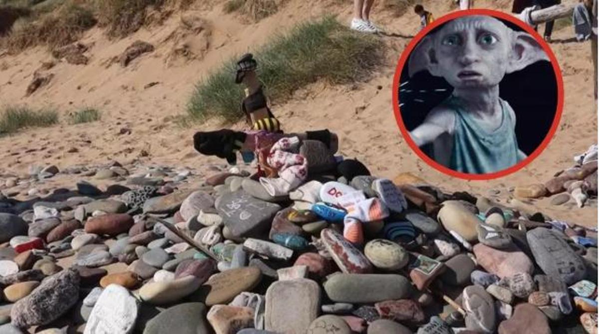 La tomba de l'elf Dobby, de la pel·lícula de Harry Potter, a la platja Freshwater West (Parc Nacional de la Costa de Pembrokeshire, Gal·les Regne Unit)