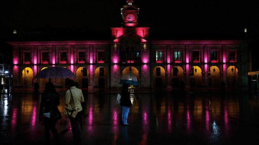 conferencia multitudinaria. El salón de actos de la Casa de Cultura se quedó pequeño para acoger a los asistentes a la jornada sobre &quot;Cáncer de mama y calidad de vida&quot;.