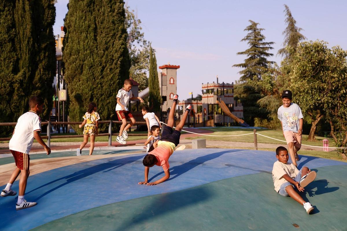 Los niños saharauis disfrutan de la Ciudad de los Niños