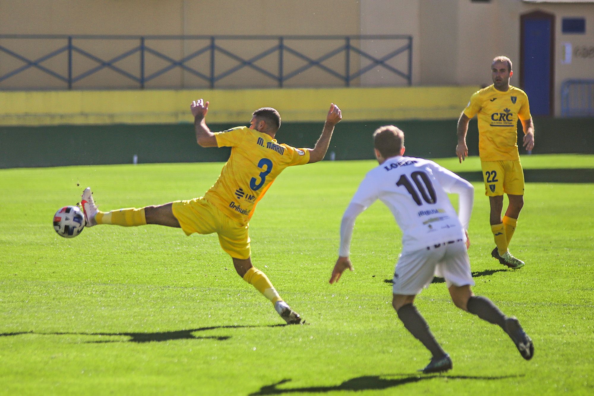 El Orihuela vence al Peña Deportiva y se sitúa tercero