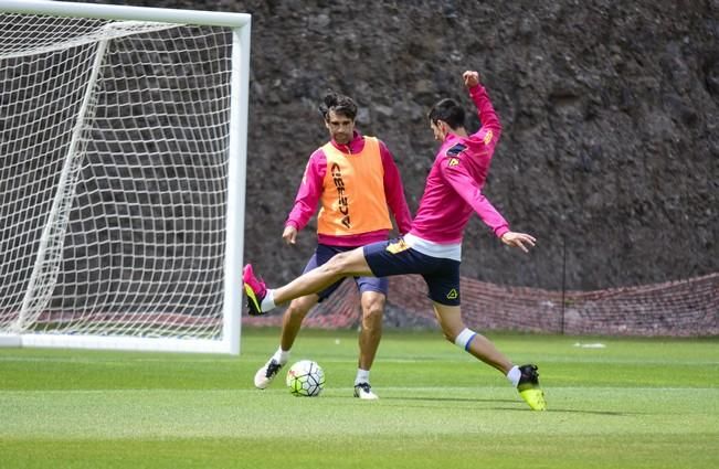 Entrenamiento de la UD Las Palmas en Barranco ...