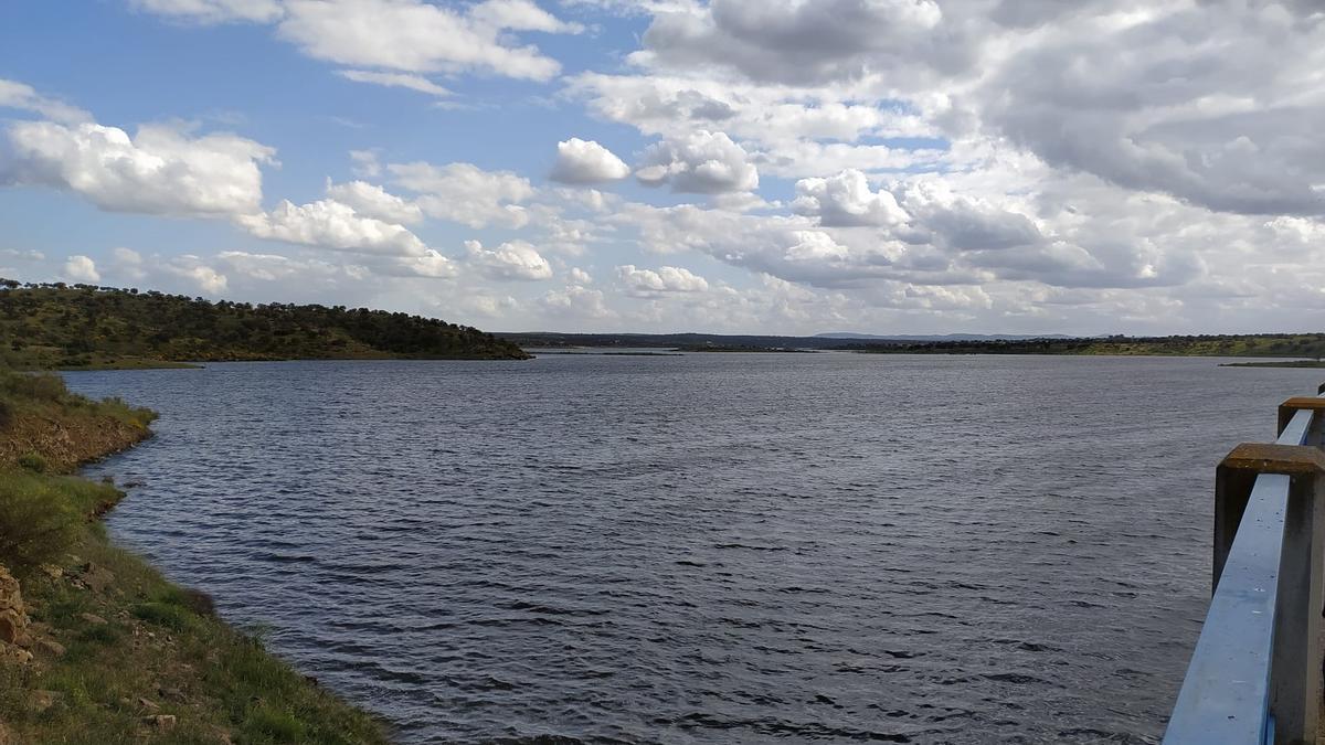 El embalse de La Colada visto desde la presa.