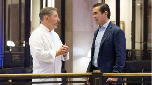 Joan Roca parla amb Carlos Torres Vila, president de BBVA