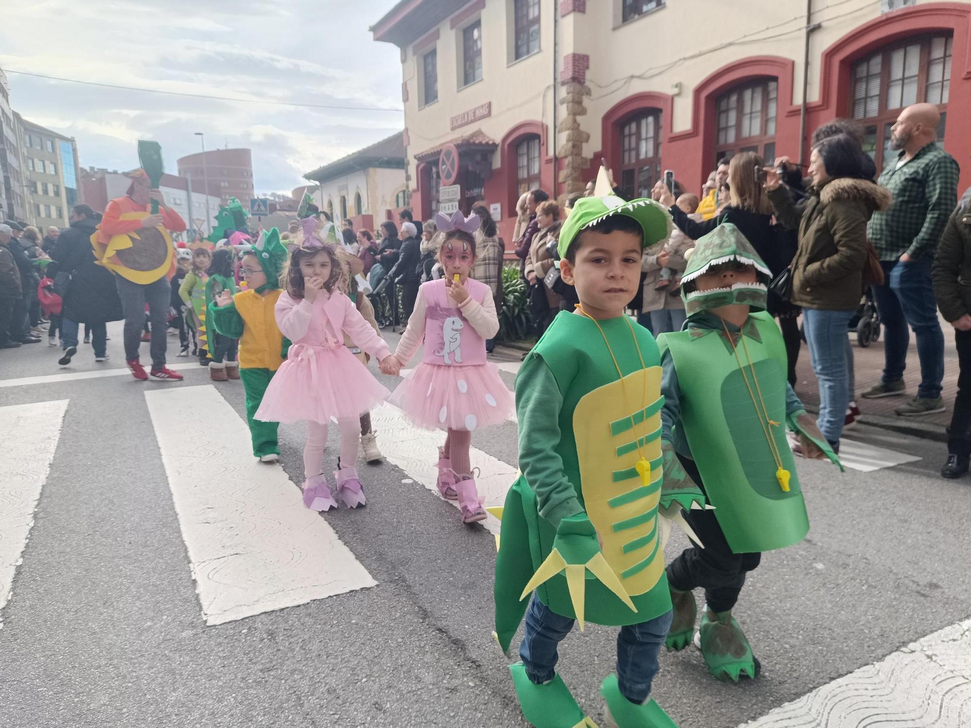 El colegio Peña Careses de Pola adelanta el Antroxu