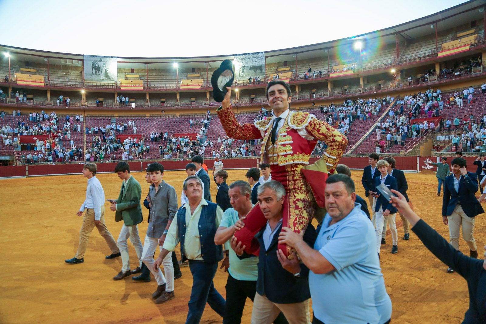 Migie Ángel Perera sale a hombros de Los Califas