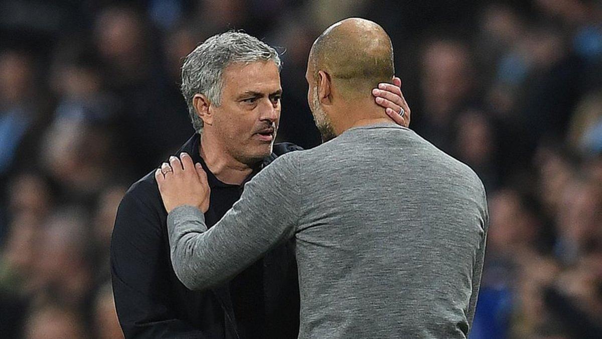 José Mourinho saludando al entrenador del Manchester City, Pep Guardiola