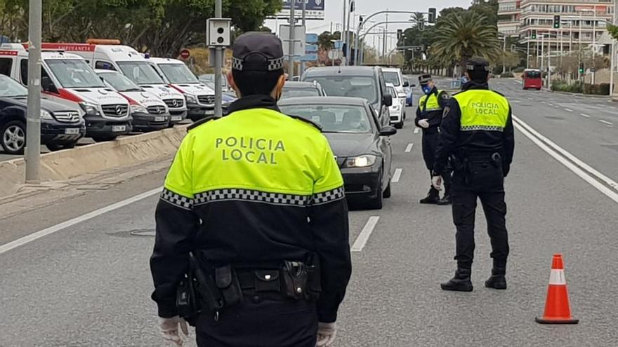 La Policía interpone en un día 105 denuncias a vehículos y particulares en Alicante por incumplir el confinamiento