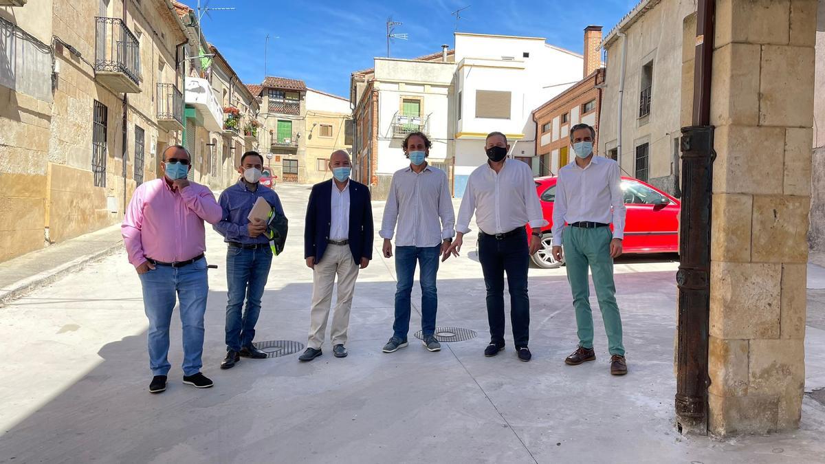 Las autoridades visitan las obras de mejora  ejecutadas