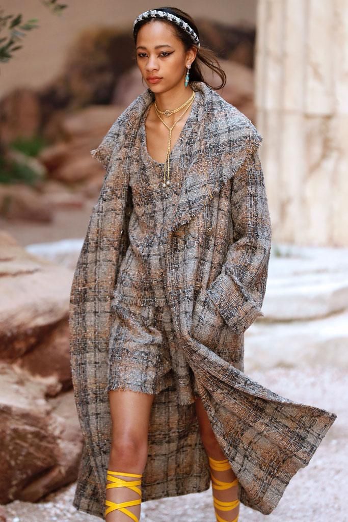 Chanel Colección Crucero 2018: vestido y abrigo a cuadros