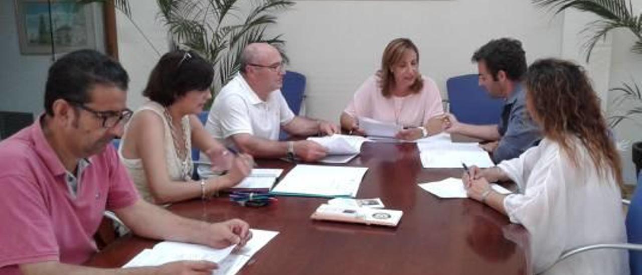 La alcaldesa de Benicàssim se congela el sueldo de 2.750 euros brutos mensuales