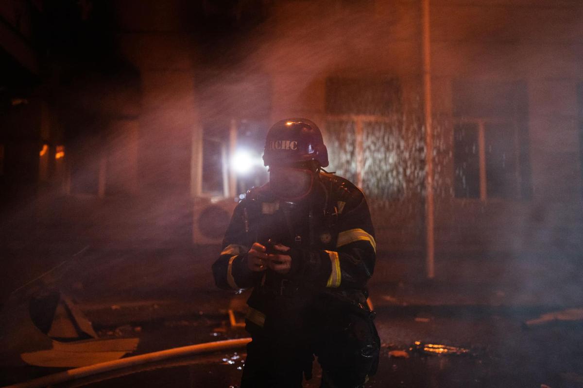 Incendio en un edificio administrativo en Odesa como resultado de un ataque con misiles.