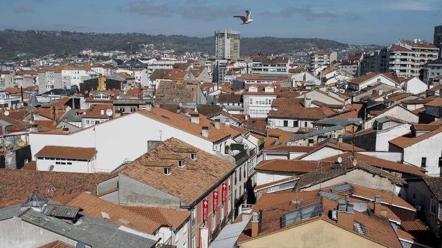 Vista de la ciudad de Ourense desde el campanario de la catedral. // Brais Lorenzo