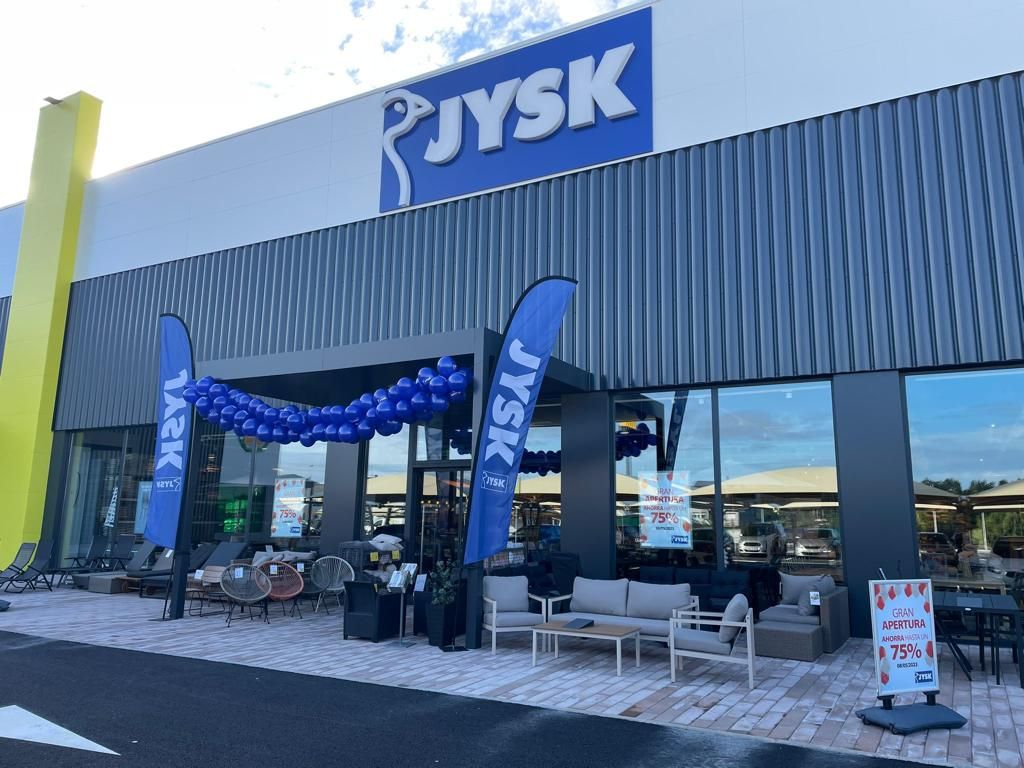 Espectacular apertura de JYSK en Santiago con descuentos de hasta el 75% -  Faro de Vigo