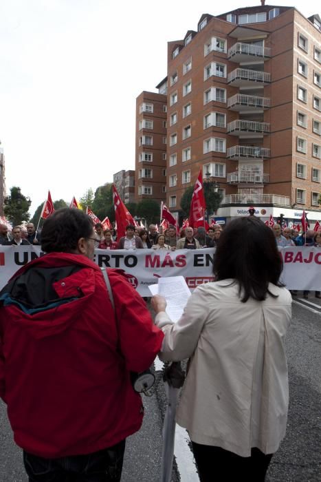 Concentración de protesta convocada por los sindicatos por el trabajador fallecido en un accidente laboral