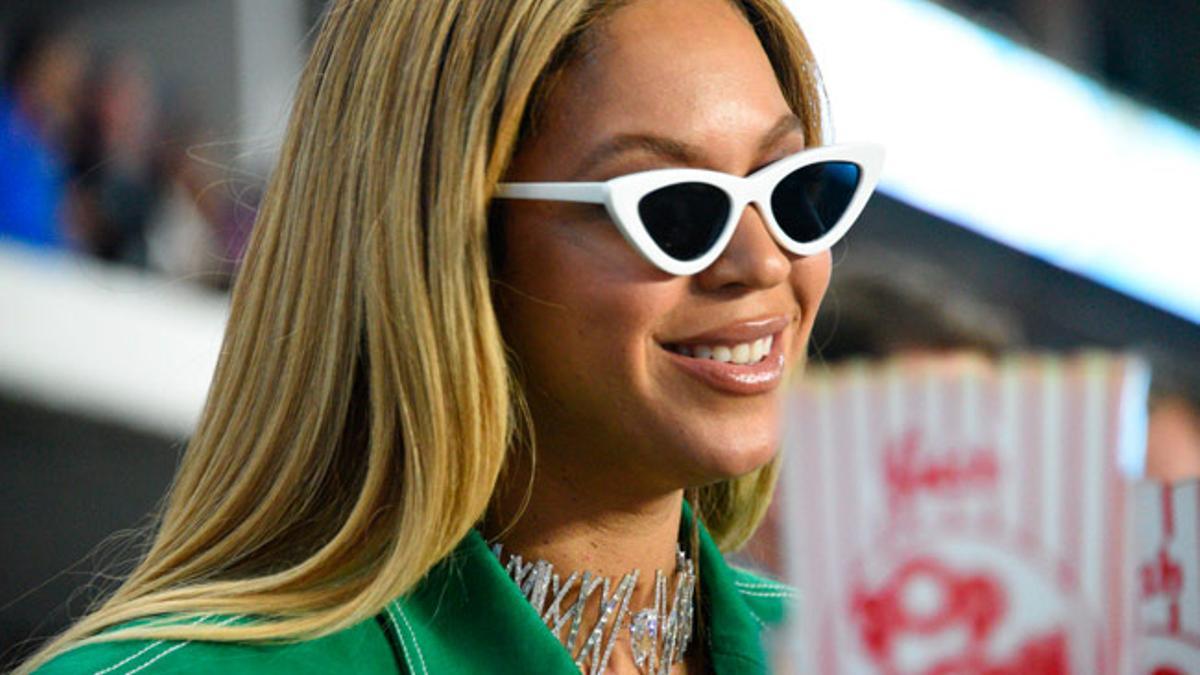 Beyoncé en la final de la Super Bowl 2020 con traje de Balmain