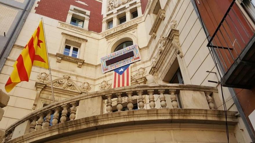 El balco consistorial de l&#039;Ajuntament de Berga, aquest dijous, lluint l&#039;estelada que hi oneja per un acord de ple del 2012