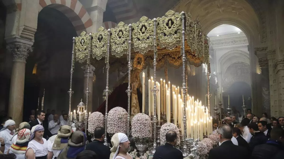 La Virgen de la Candelaria procesiona a la parroquia de San Francisco
