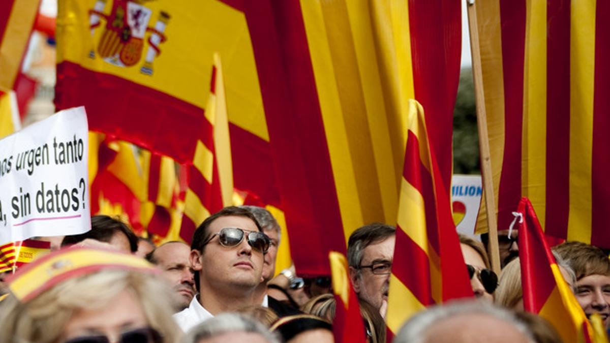 El líder de Ciutadans, Albert Rivera, en la plaza Catalunya durante los actos de celebración del 12-O.