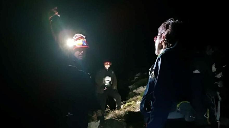 Rescatan a tres montañeros que estuvieron perdidos durante cinco horas al desorientarse en una ruta en Sobrescobio