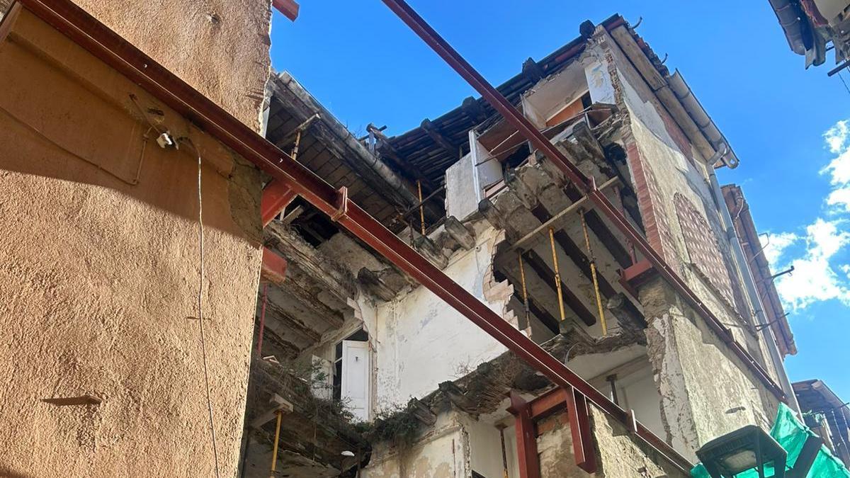 Un dels habitatges degradats al carrer Carme