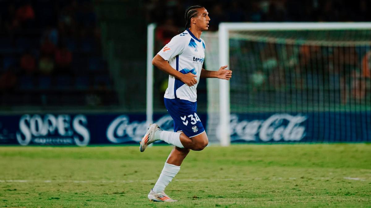 El jugador llega a Alicante procedente del Tenerife, equipo con el que participó en siete partidos durante la primera vuelta de la competición.