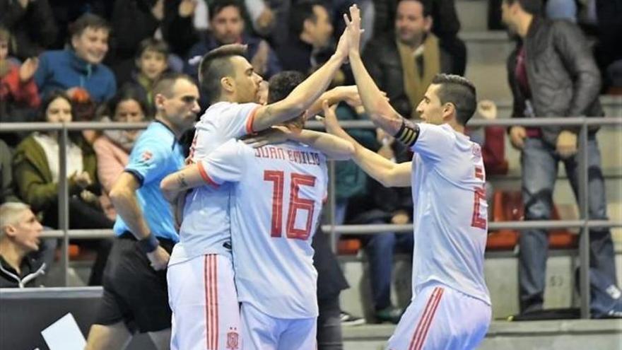 España llega hoy a Cáceres tras golear a Hungría (6-0)