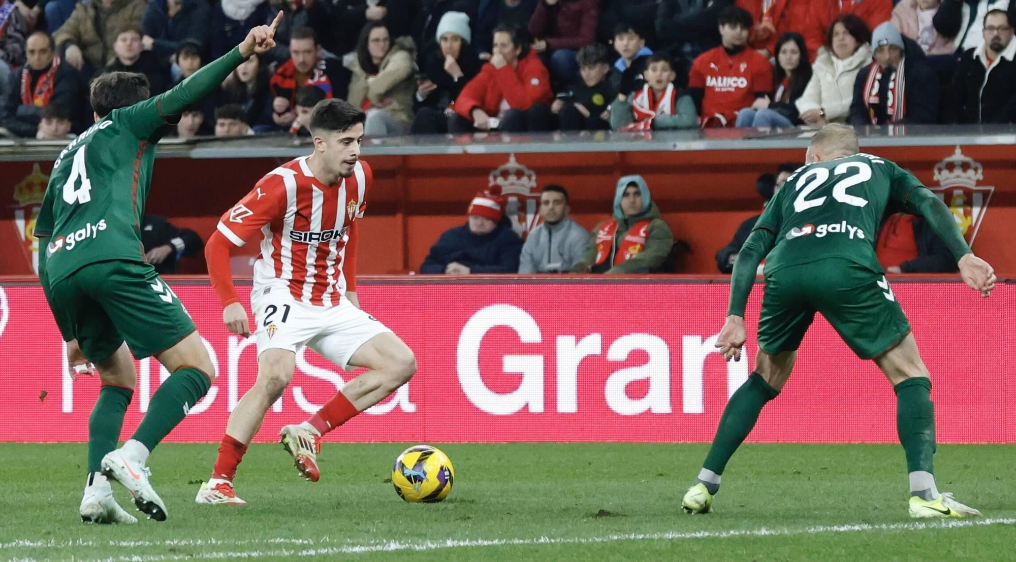 El partido entre el Sporting y el Eibar, en imágenes