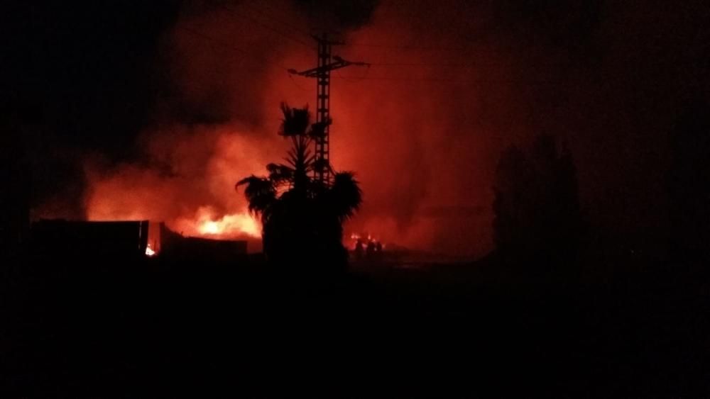 Incendio en una fábrica de maderas de Sollana