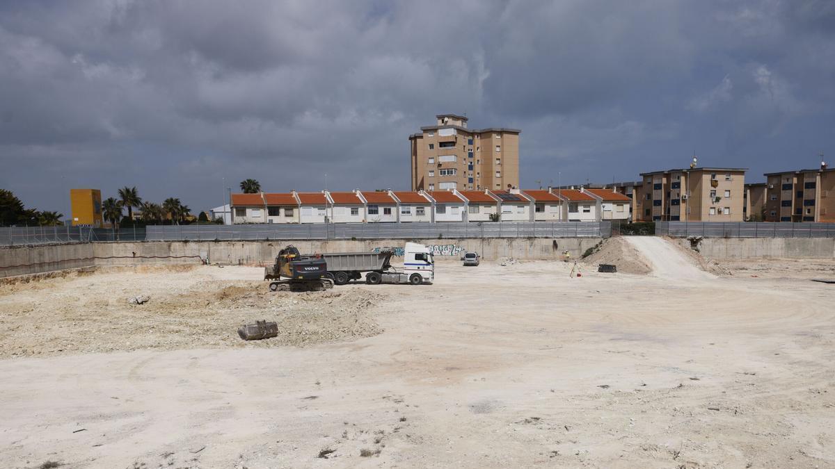 Obras para la construcción del  nuevo Mercadona en Cabo de Palos en una imagen de archivo