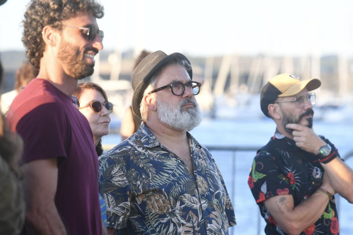 La cantautora y productora portuguesa llevó este jueves al castillo de San Antón una fusión de música tradicional lusa con sonidos electrónicos y sintetizadores durante la segunda jornada del Festival Noroeste Estrella Galicia.