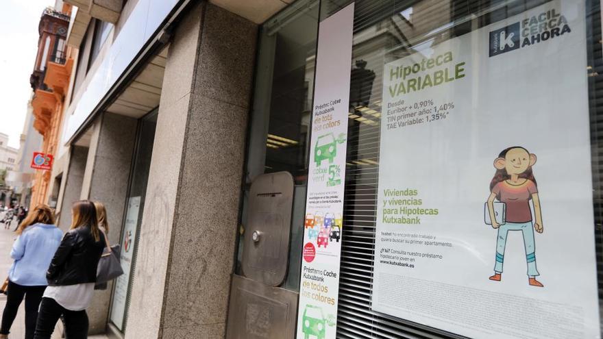 Publicidad de tipos de interés de hipotecas en un banco en València