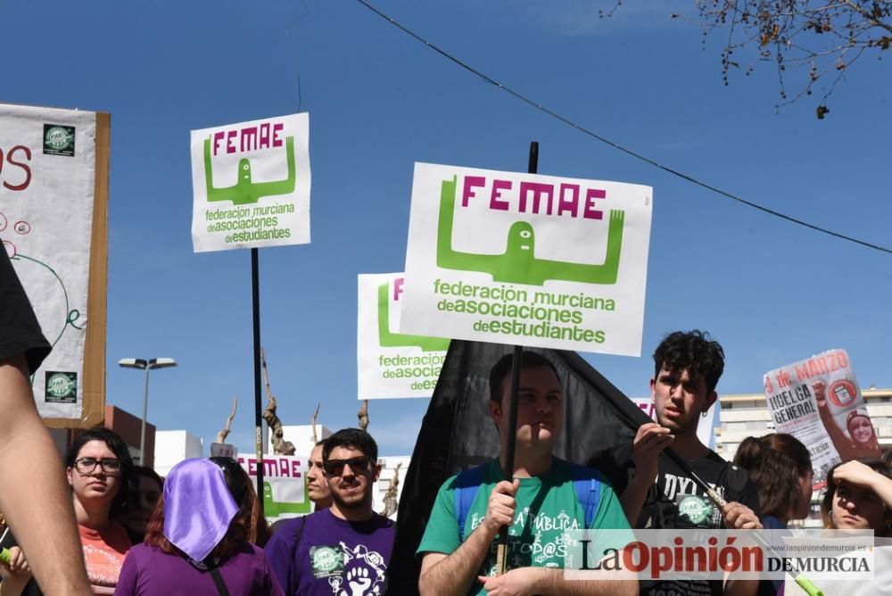 Protestas por Educación por las calles de Murcia