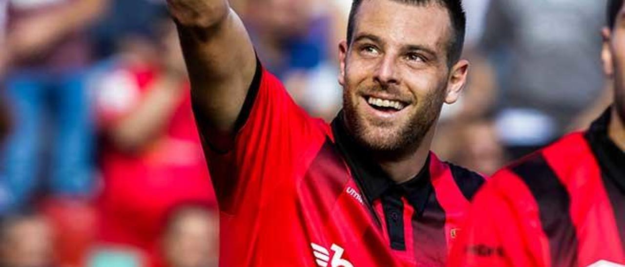 Álex López celebra su gol al Elche.