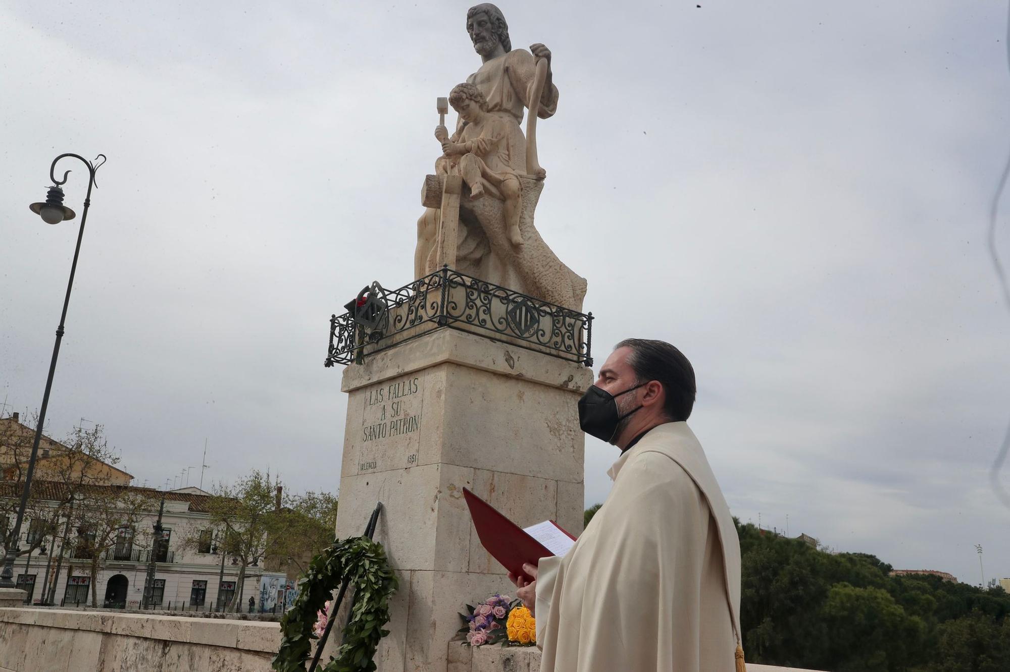 Celebración de las Fallas en el Puente de San José