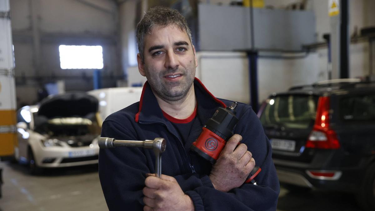 VÍDEO: Uno de los diez mejores mecánicos de España está en Avilés: Pablo Begega irá en abril a Zaragoza a competir por el MVP del Taller