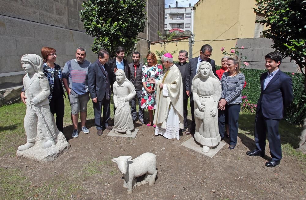 El obispo Quinteiro Fiuza bendice la escultura donada por la Diputación: "Forma ya parte de la historia de Vigo"